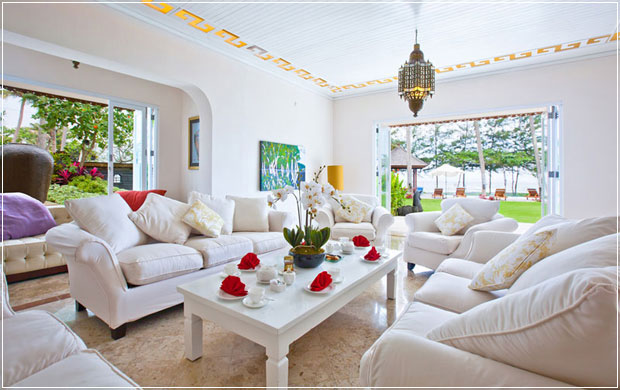 Spacious living room